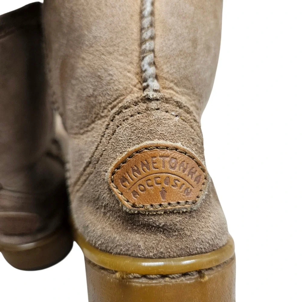 Minnetonka Moccasin Winter Boots Tan‎ Suede Shearling Lined Kids Size 9 Unisex